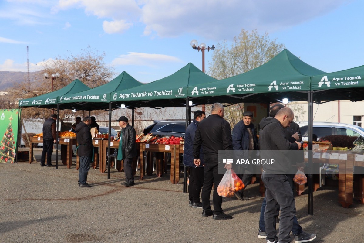 В Ханкенди проходит новогодняя ярмарка «Из деревни в город»-ФОТО 