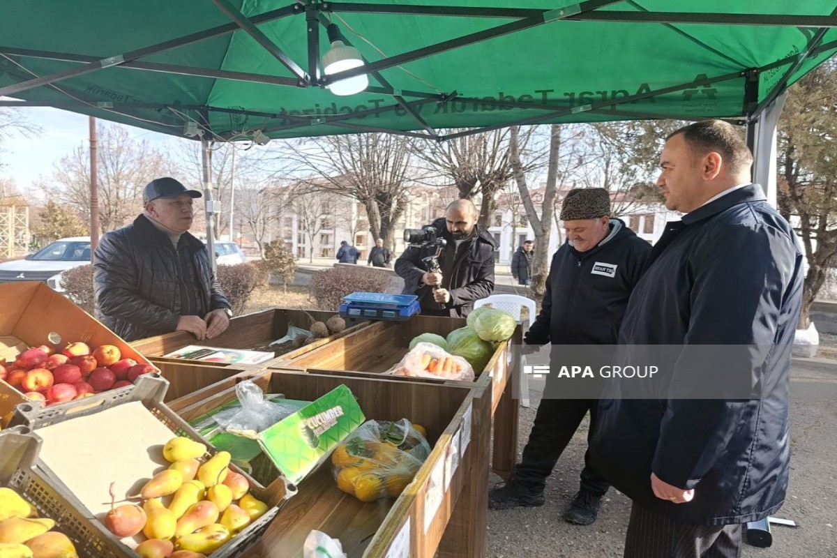 В Ханкенди проходит новогодняя ярмарка «Из деревни в город»-ФОТО 
