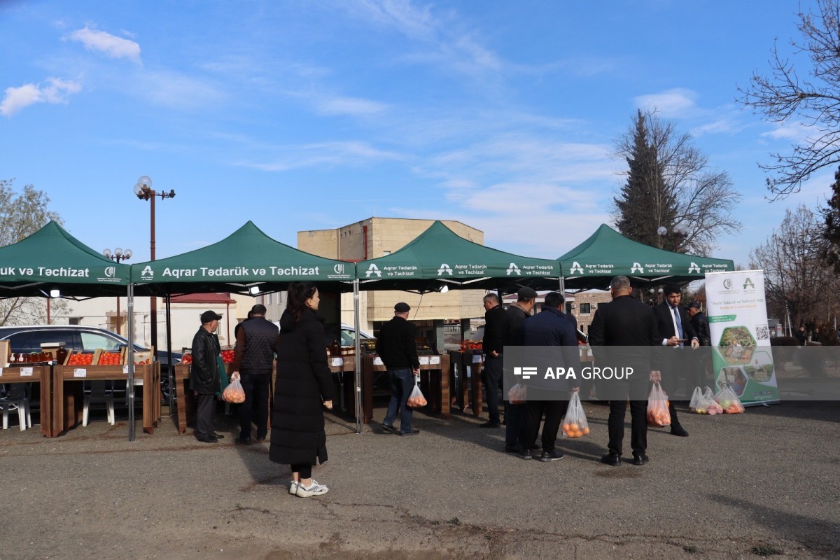 В Ханкенди проходит новогодняя ярмарка «Из деревни в город»-ФОТО 