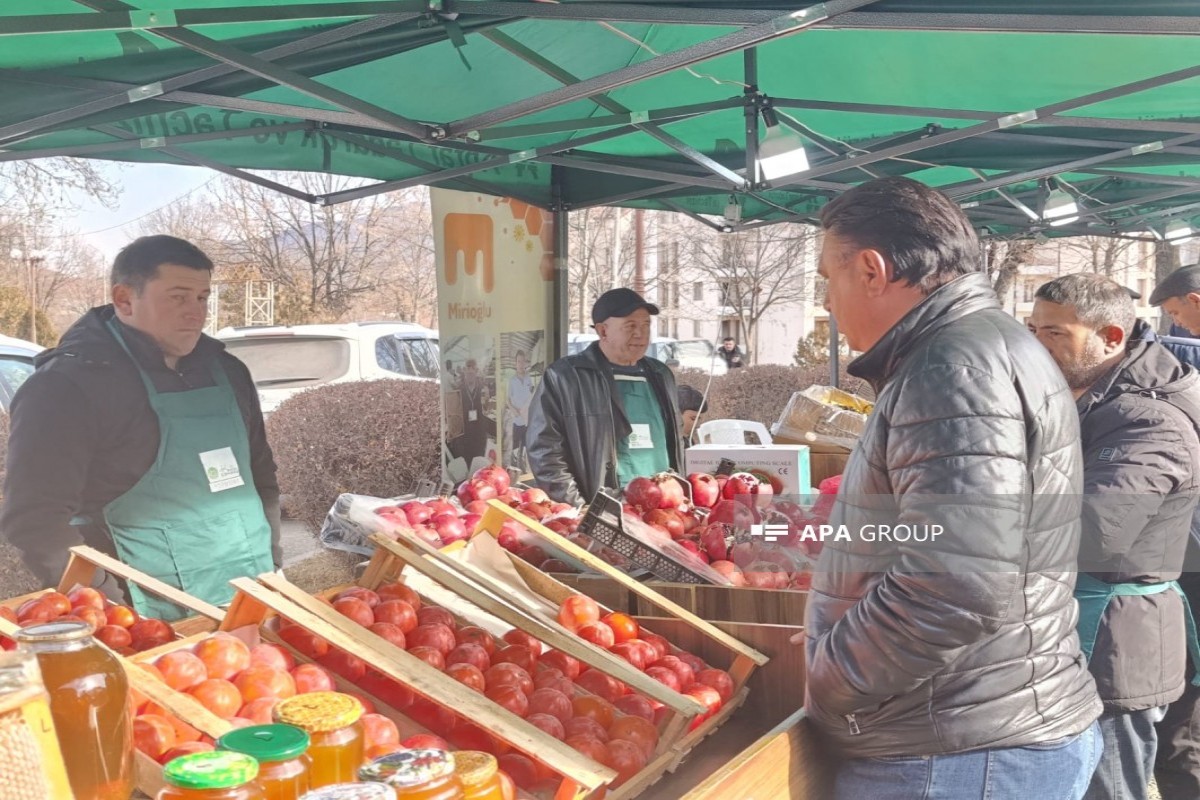 В Ханкенди проходит новогодняя ярмарка «Из деревни в город»-ФОТО 