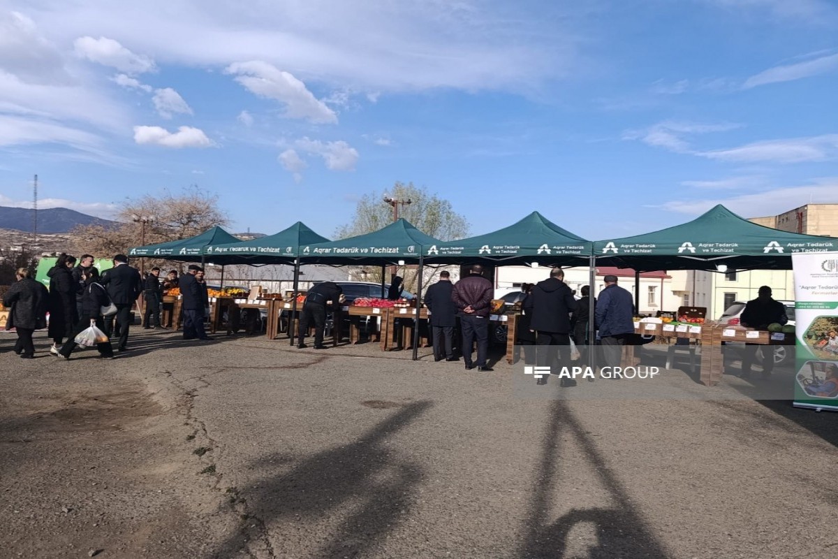 В Ханкенди проходит новогодняя ярмарка «Из деревни в город»-ФОТО 