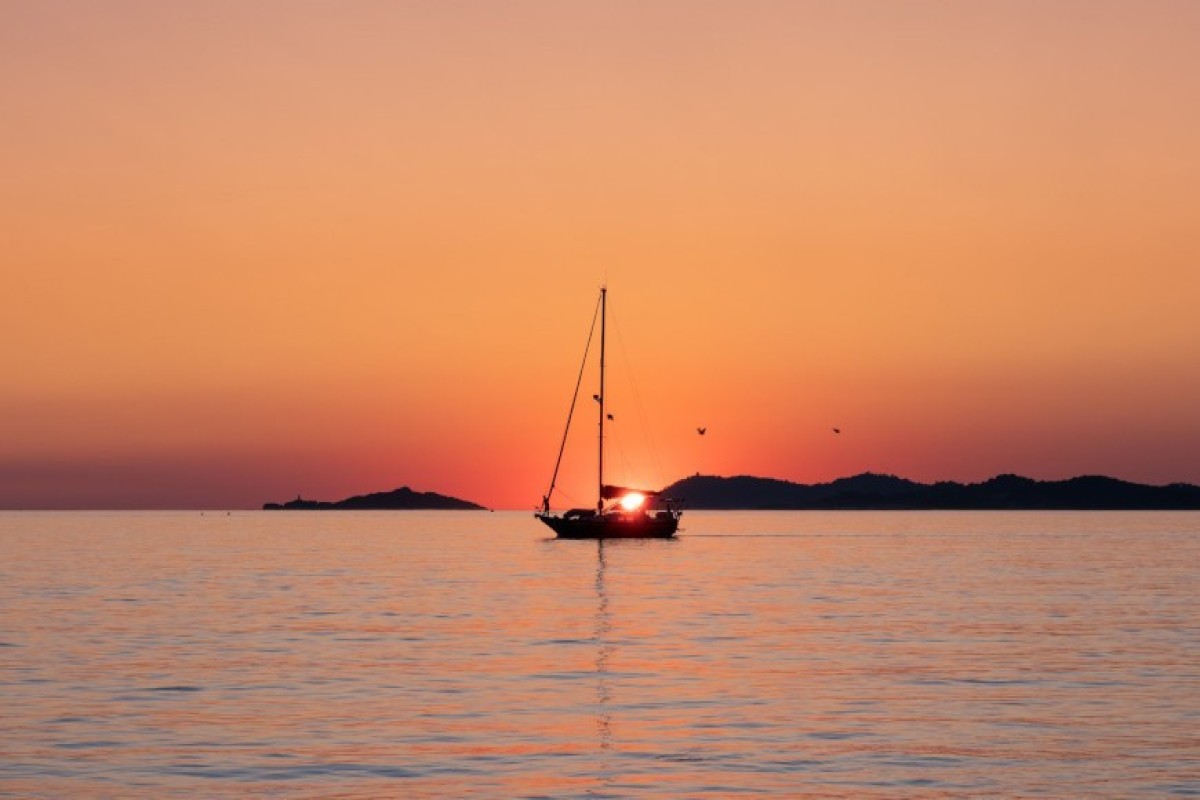 Семья из Испании пропала после крушения лодки у берегов Индонезии