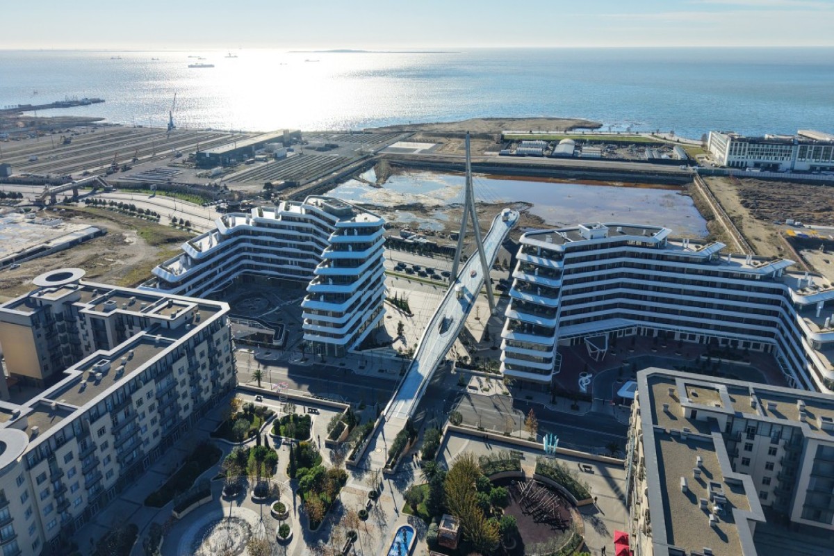 Ильхам Алиев с семьей посетили территорию «Белого города» в Баку-ФОТО 