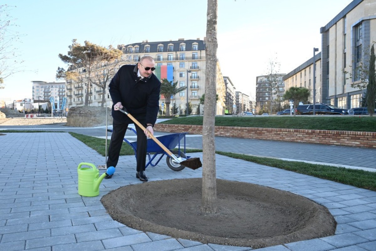 Ильхам Алиев с семьей посетили территорию «Белого города» в Баку-ФОТО -ОБНОВЛЕНО 