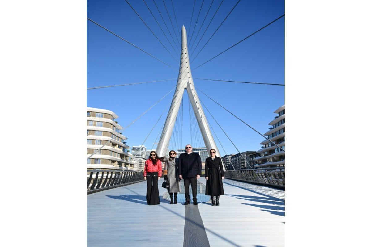 Ильхам Алиев с семьей посетили территорию «Белого города» в Баку-ФОТО -ОБНОВЛЕНО 