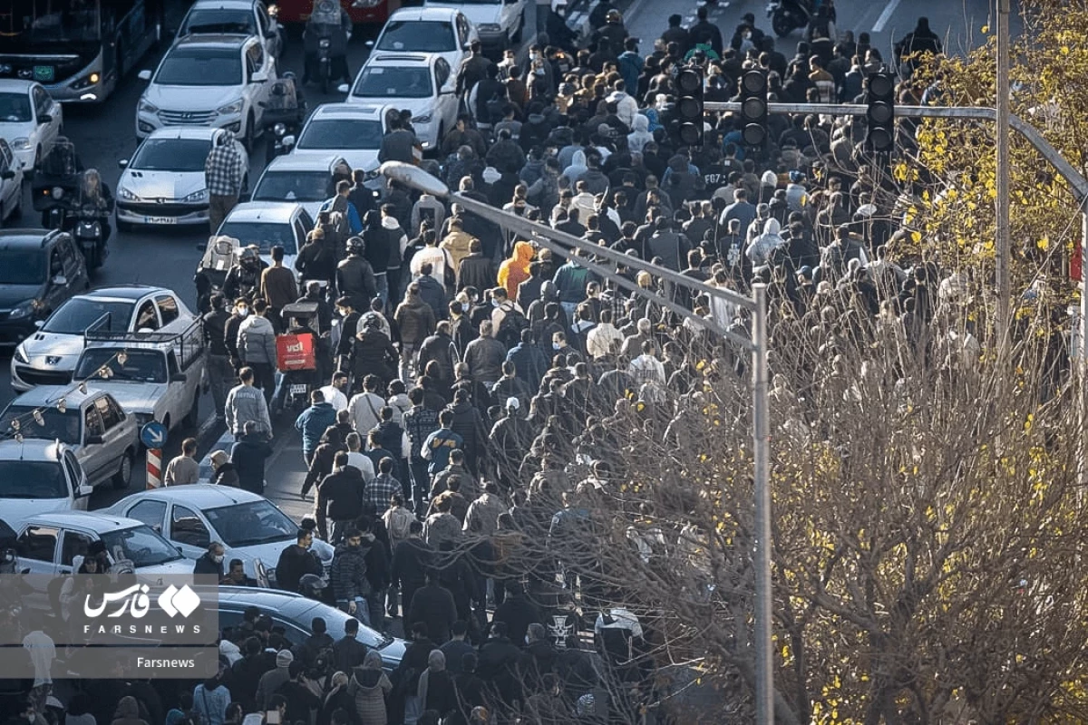 Обвал риала вызвал протесты в Тегеране и экстренное совещание в Центробанке-ФОТО 