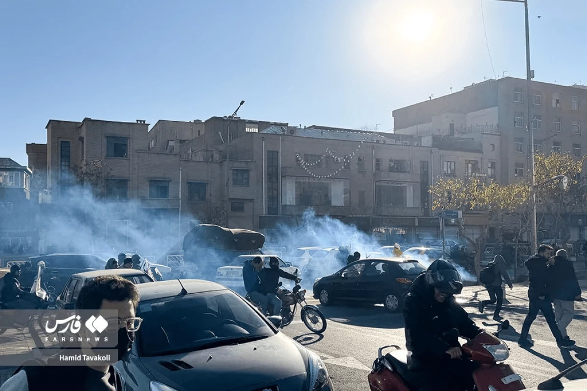 Обвал риала вызвал протесты в Тегеране и экстренное совещание в Центробанке-ФОТО 