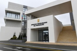 В Баку расследуются жалобы на операции пластического хирурга