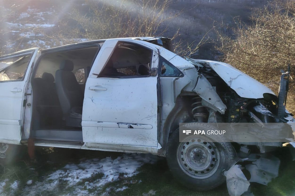 В Лерике микроавтобус упал в овраг, пострадали 7 человек-ОБНОВЛЕНО 