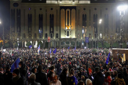 В Тбилиси перед зданием парламента началась акция протеста