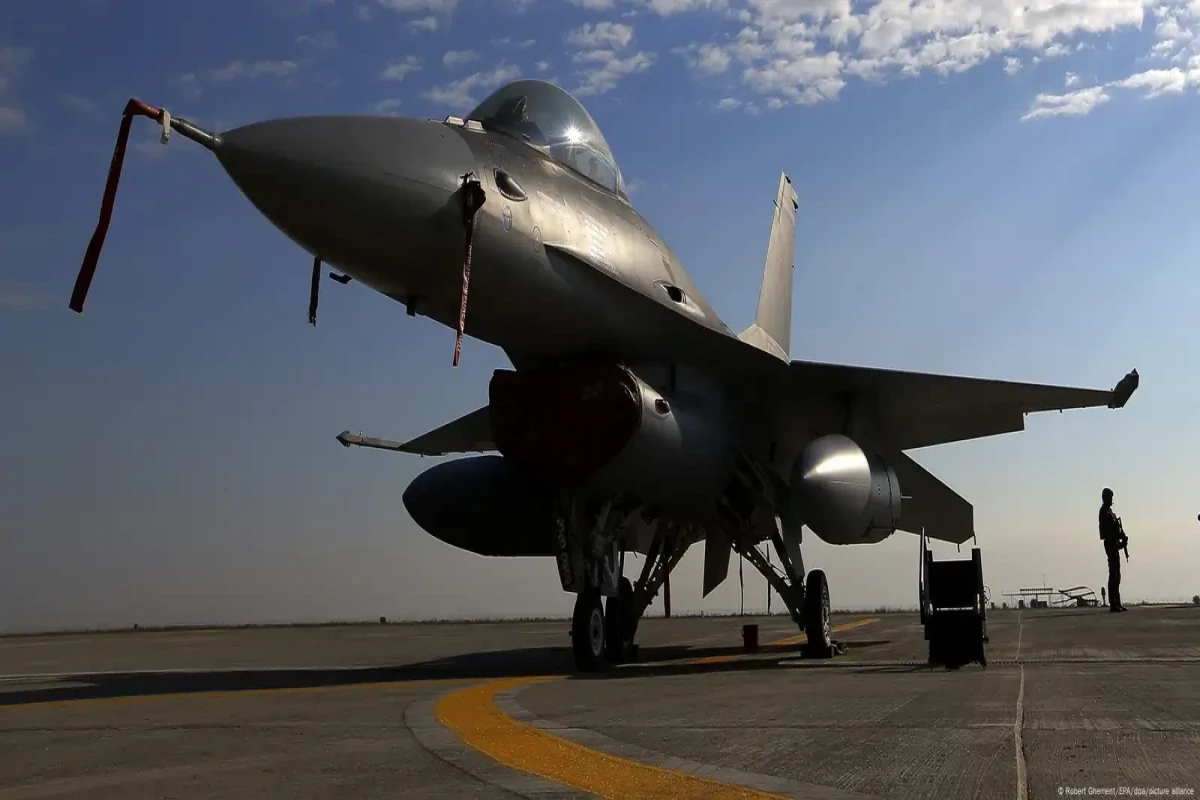 Истребители F-16 Румынии подняты по тревоге из-за ударов российских дронов