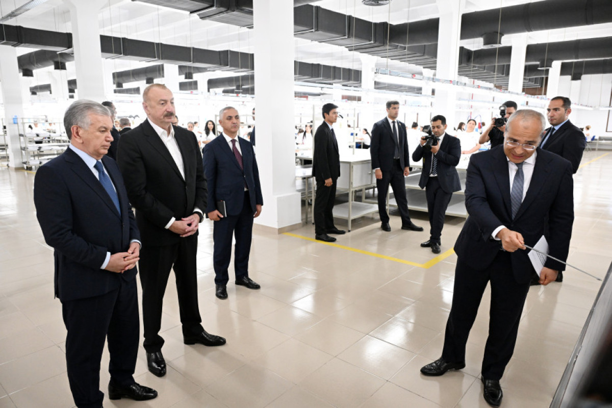 Алиев и Мирзиёев ознакомились с деятельностью швейной фабрики «Businesstex JV» в Ханкенди-ФОТО 