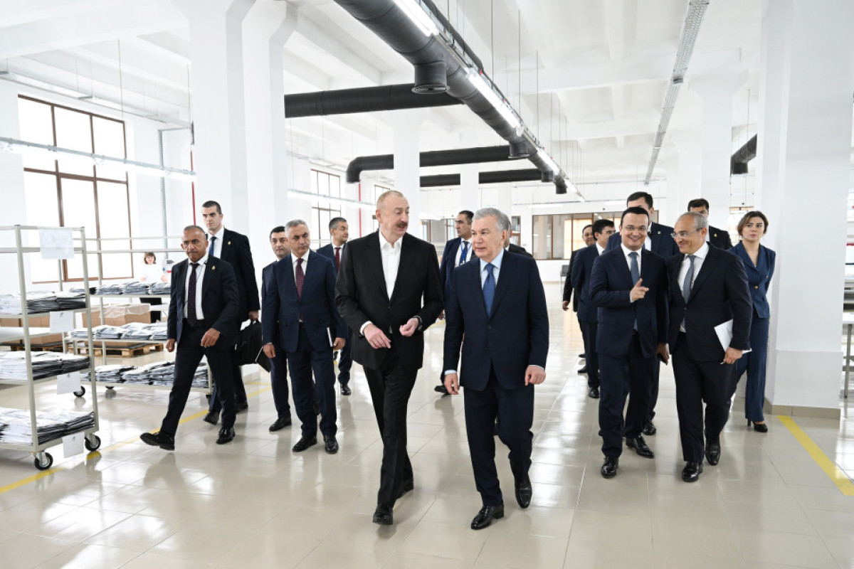 Алиев и Мирзиёев ознакомились с деятельностью швейной фабрики «Businesstex JV» в Ханкенди-ФОТО 
