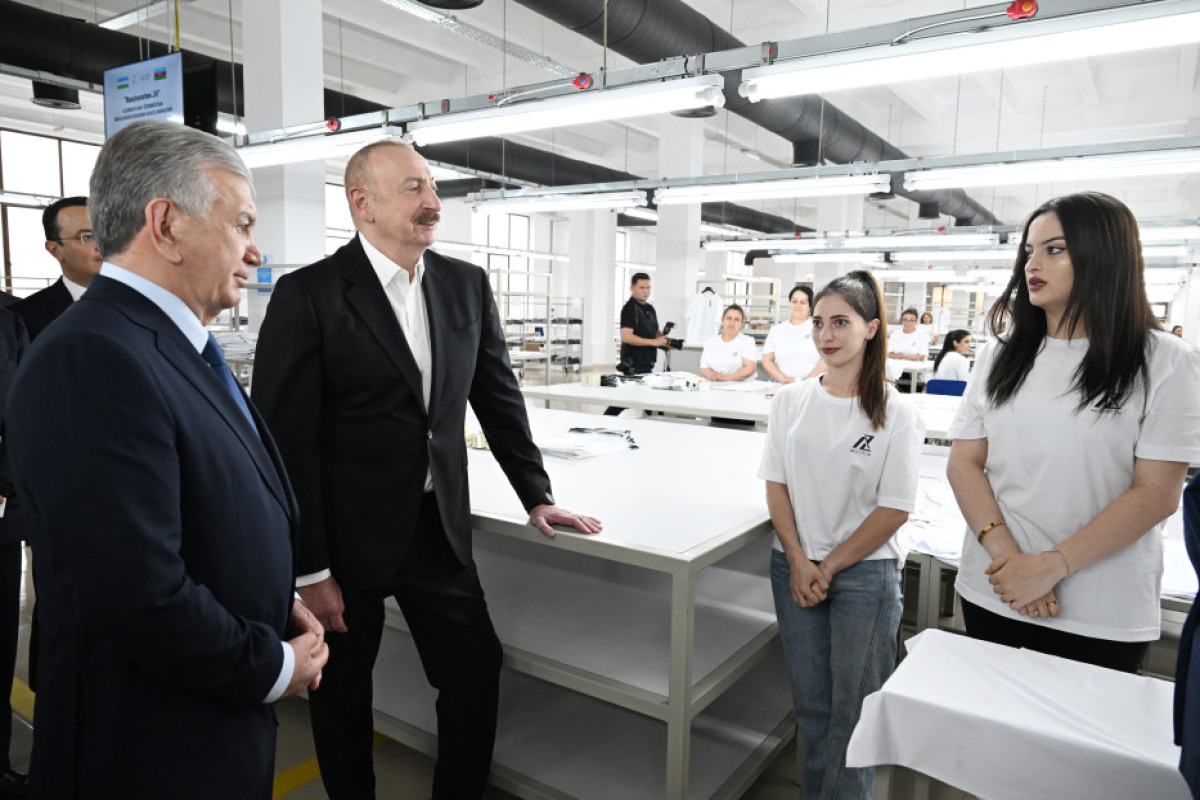 Алиев и Мирзиёев ознакомились с деятельностью швейной фабрики «Businesstex JV» в Ханкенди-ФОТО 