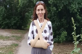 В России полицейские приняли учительницу за наркокурьера и сломали ей плечо