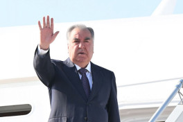Президент Таджикистана прибыл в Азербайджан для участия в саммите ОЭС