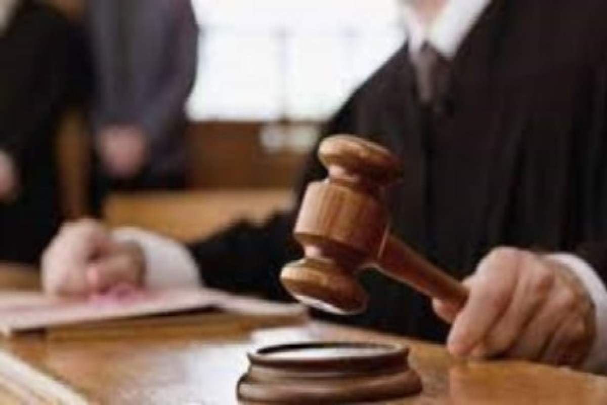 Суд оставил под стражей исполнительного директора и шеф-редактора «Спутник Азербайджан»