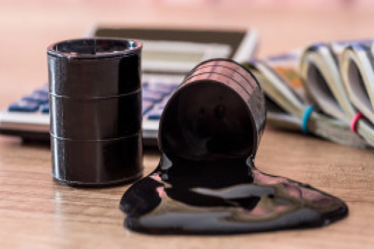 Нефть снова в минусе: котировки Brent и WTI снижаются