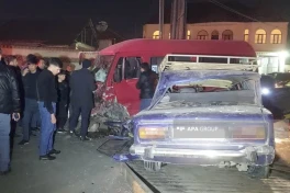 В Гяндже столкнулись микроавтобус и легковой автомобиль