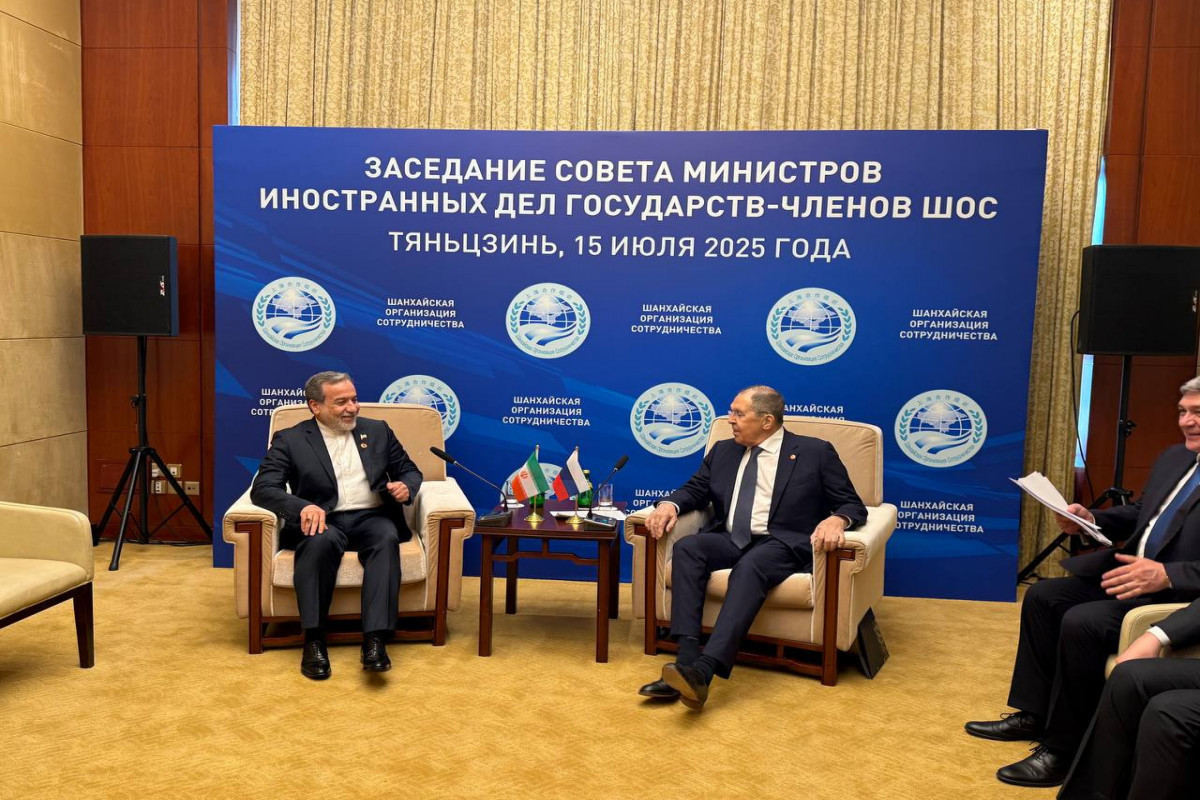 Лавров встретился с главой МИД Ирана на полях саммита ШОС