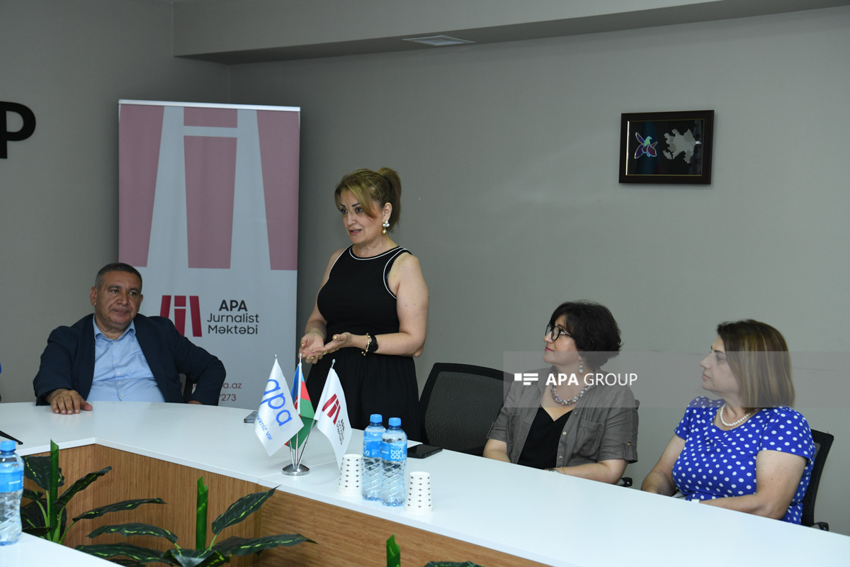 Выпускникам Школы журналистов АПА вручены сертификаты-ФОТО 