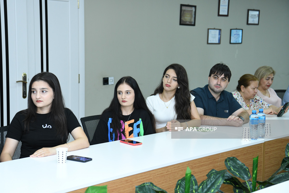 Выпускникам Школы журналистов АПА вручены сертификаты-ФОТО 