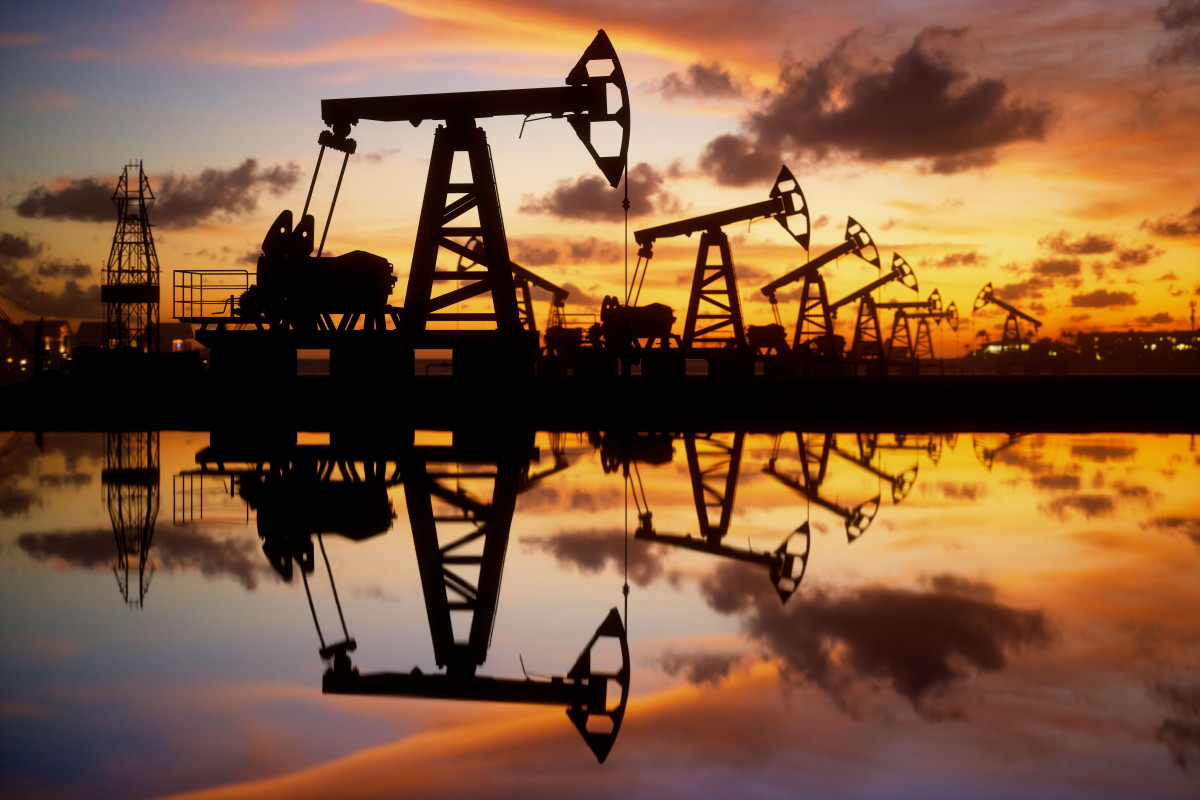Цены на нефть Brent и WTI выросли, Azeri Light подешевела
