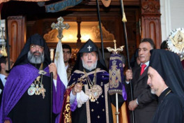 Грапарак: Власти готовят штурм Эчмиадзина