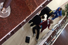 В Гахе расследуют гибель мужчины после падения с лестницы в ресторане