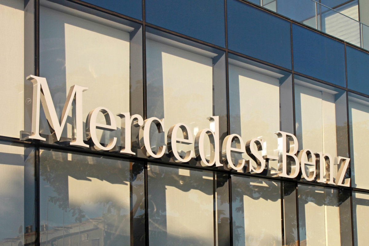 Чистая прибыль Mercedes-Benz сократилась более чем в три раза