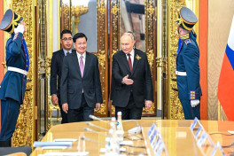 Путину подарили слона