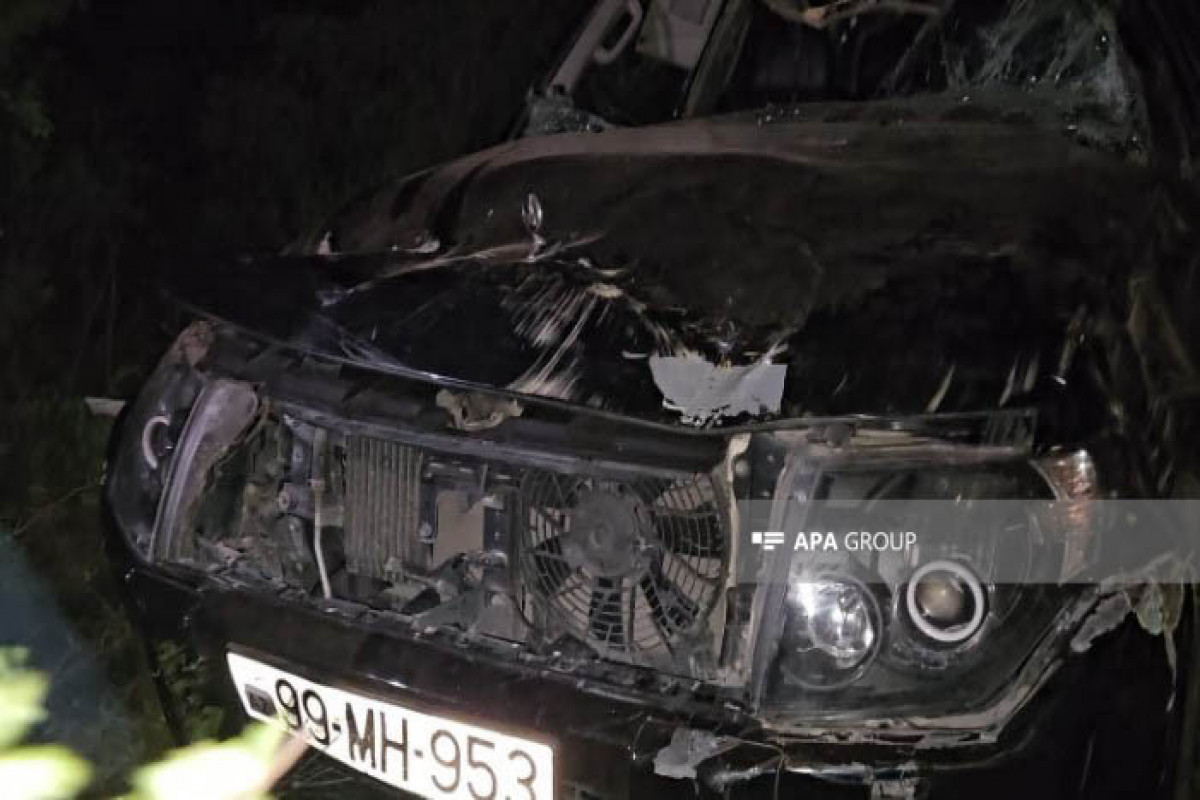 В Шамкире Mitsubishi опрокинулся в овраг, пострадали 5 человек-ФОТО