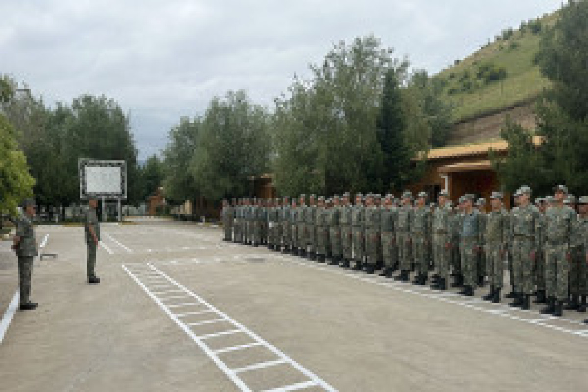 Руководство Минобороны поздравило военнослужащих с праздником-ФОТО