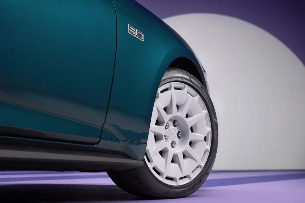 Ford вернул стиль 80-х в новом Mustang FX-ФОТО 
