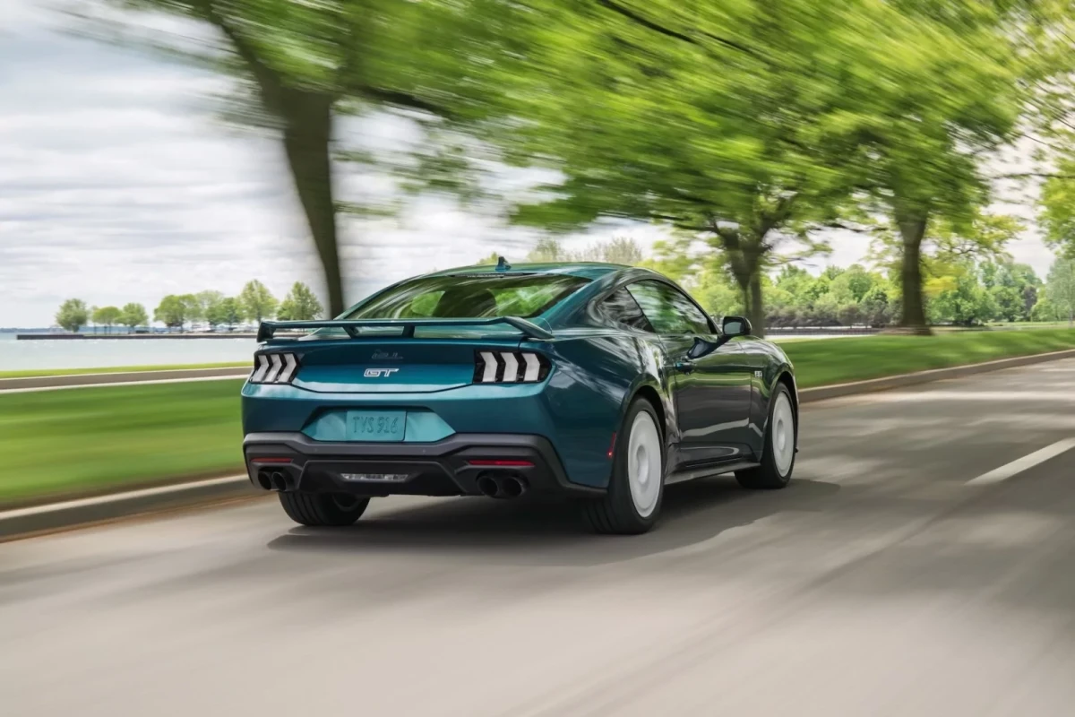 Ford вернул стиль 80-х в новом Mustang FX-ФОТО 