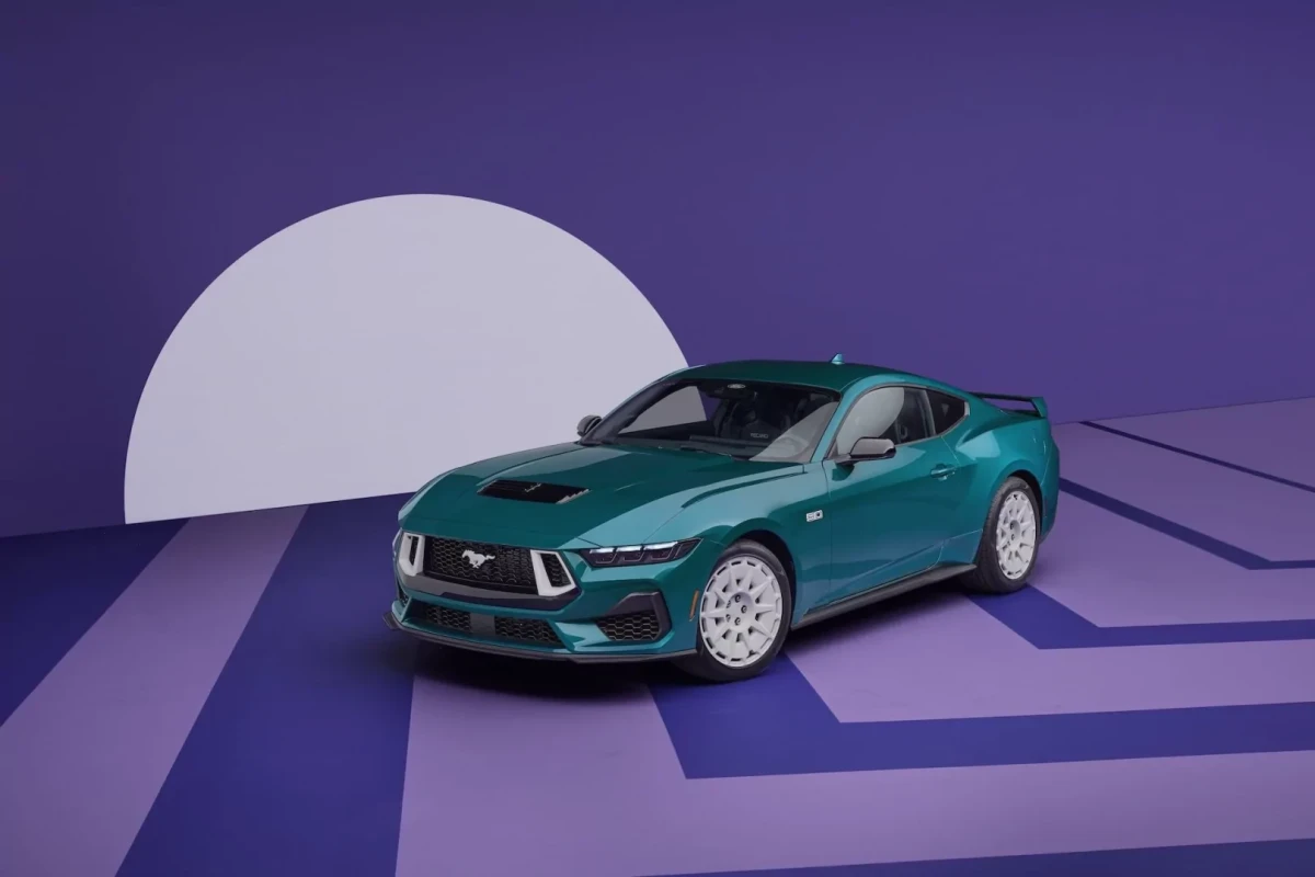 Ford вернул стиль 80-х в новом Mustang FX-ФОТО 