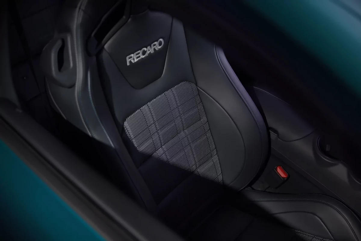Ford вернул стиль 80-х в новом Mustang FX-ФОТО 
