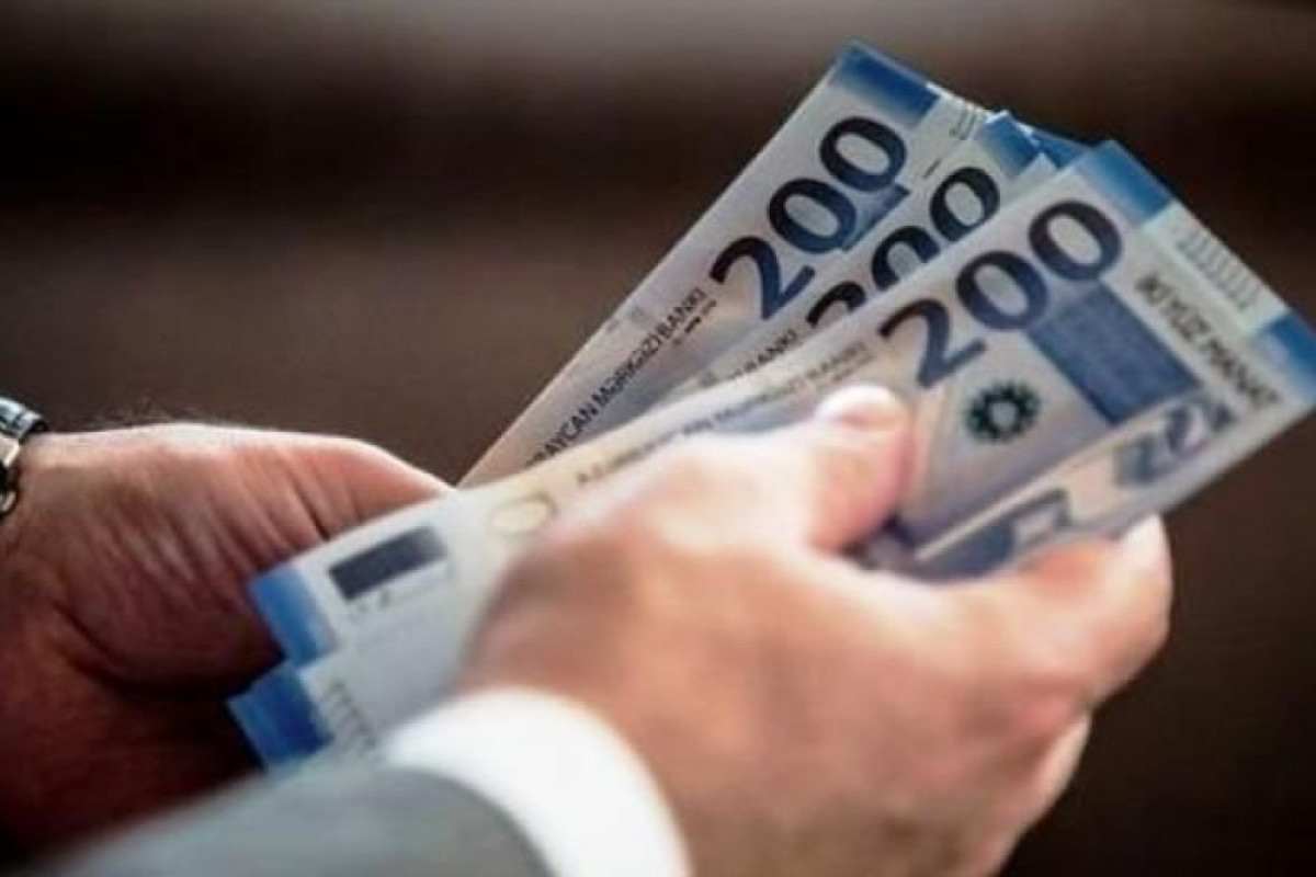 Средняя зарплата в Азербайджане превысила 1100 манатов