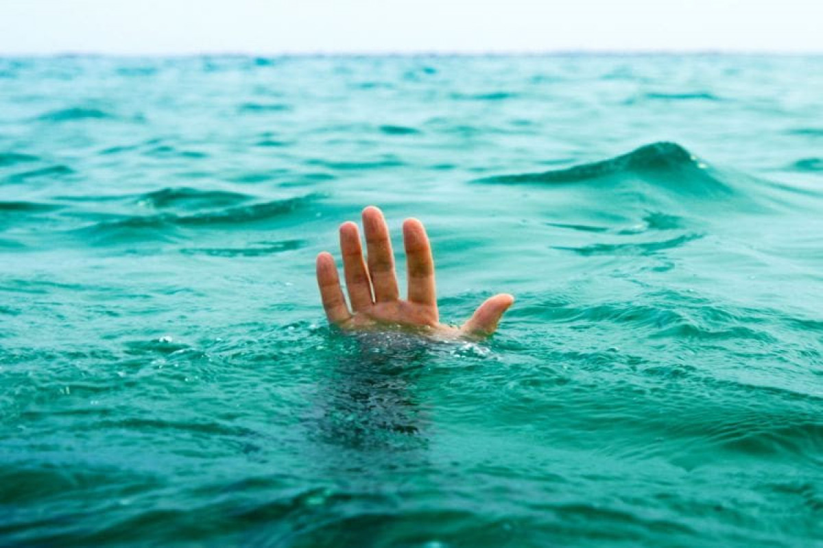 На пляже Шихово в Баку утонули в море двое подростков -ВИДЕО