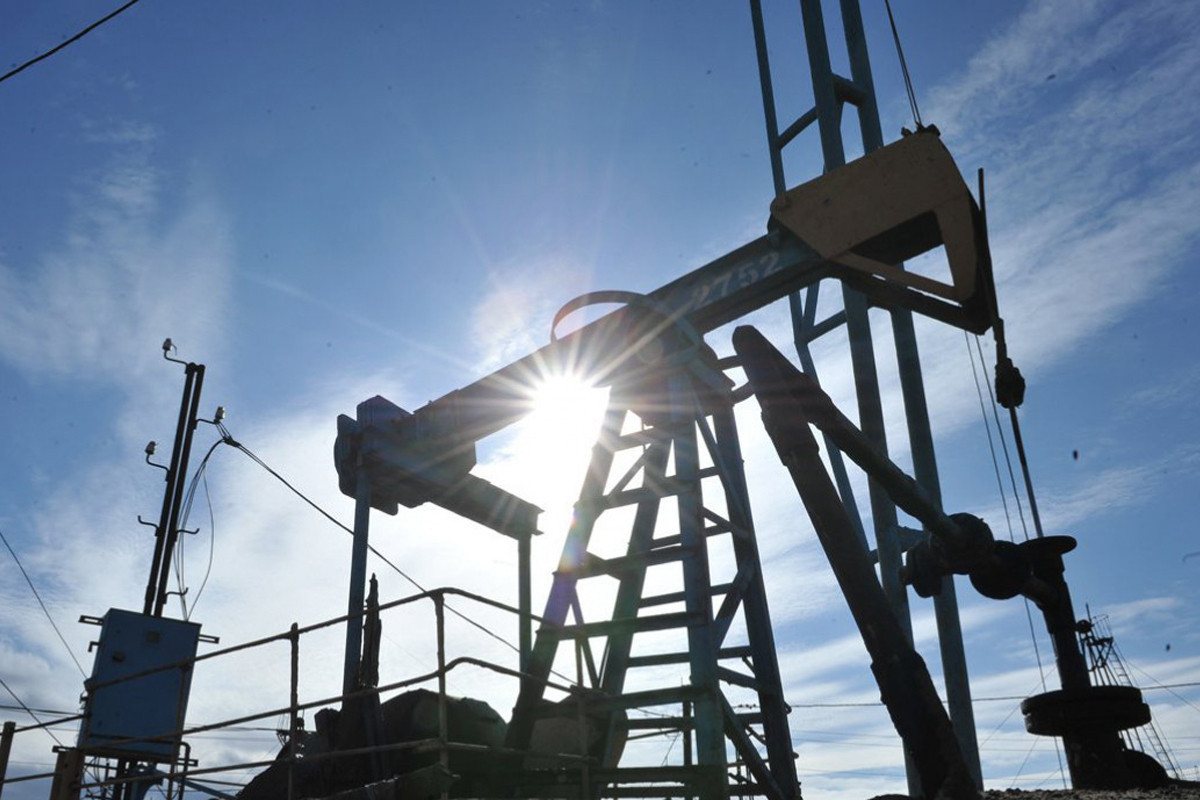 Цена Azeri Light опустилась ниже 76 долларов