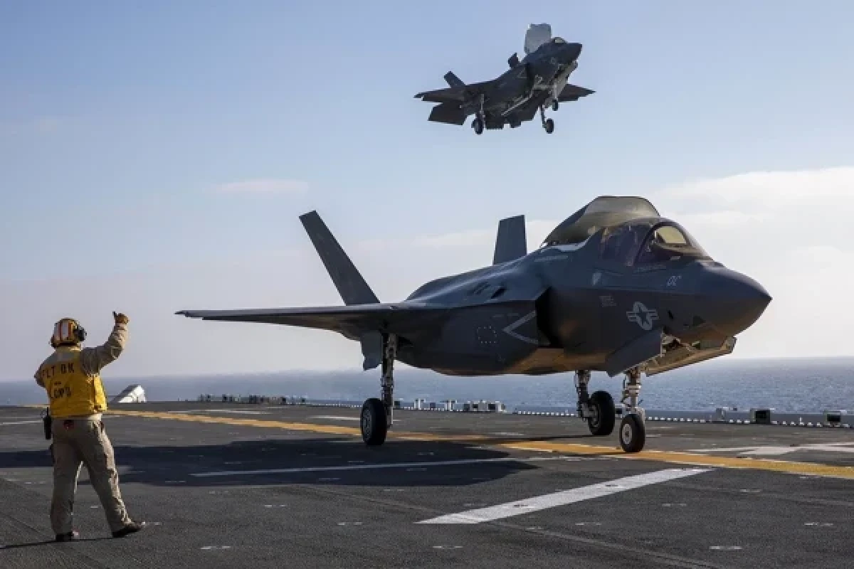 Воздушный капкан для Тегерана: США перебросили в Израиль F-22