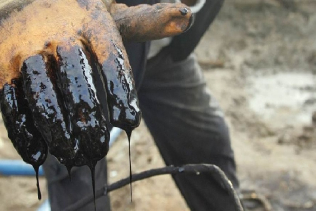 Цена нефти Brent упала до 77 долларов за баррель