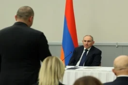 Пашинян встретился с армянской общиной Стамбула
