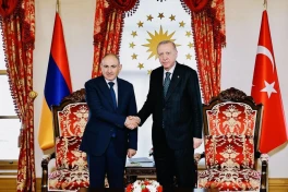 Президент Турции принял Пашиняна в Стамбуле
