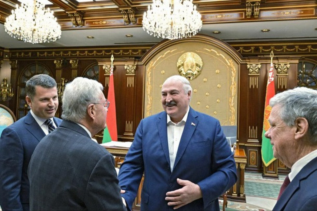Президент Беларуси Александр Лукашенко и спецпосланник президента США по Украине Кит Келлог