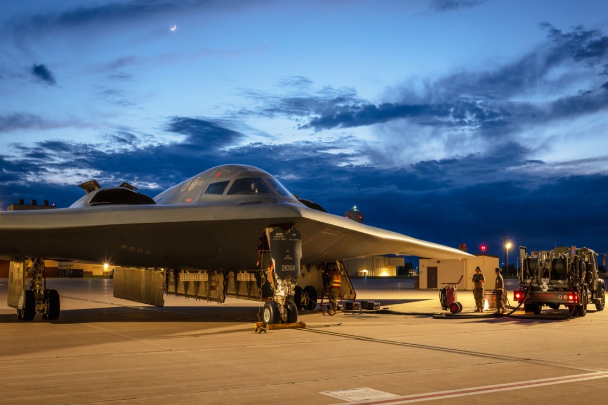 США использовали шесть бомбардировщиков B-2 и 12 противобункерных бомб