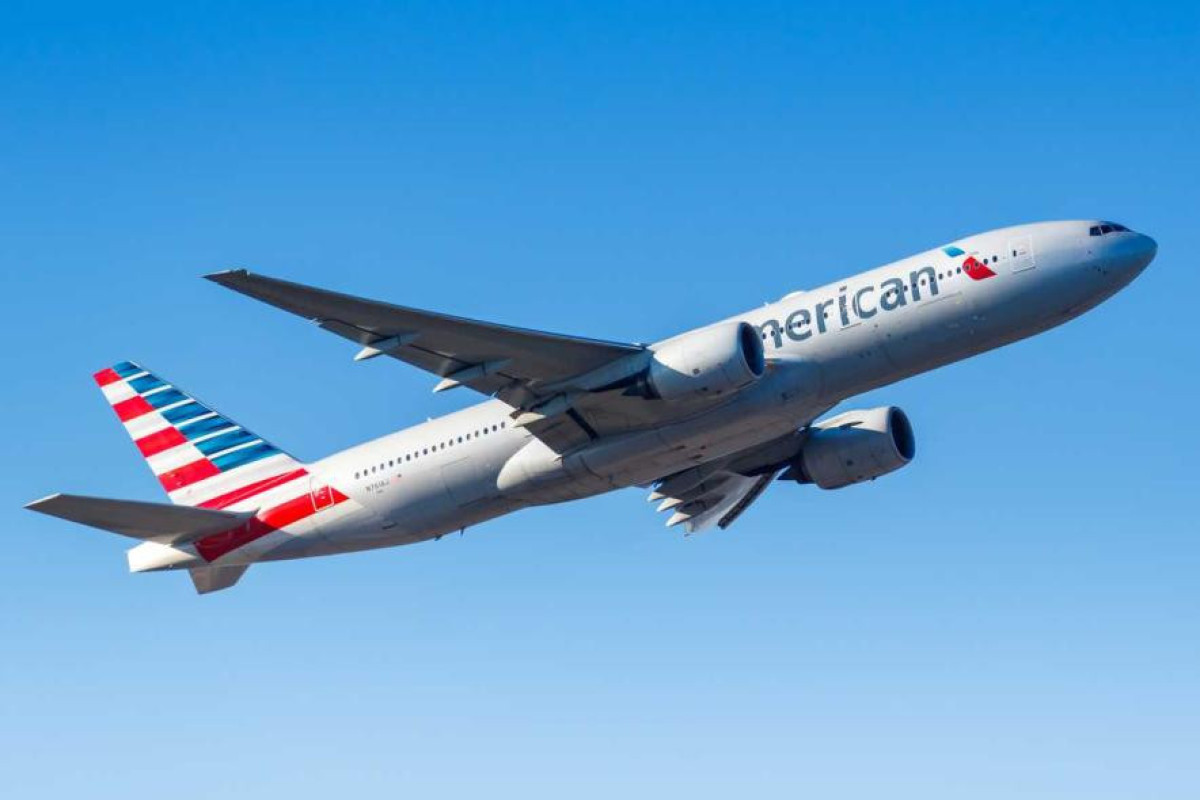 Самолет American Airlines экстренно сел в Баку из-за самочувствия пассажира