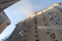 В Баку потушен пожар в жилом доме: эвакуированы 22 человека -ВИДЕО 