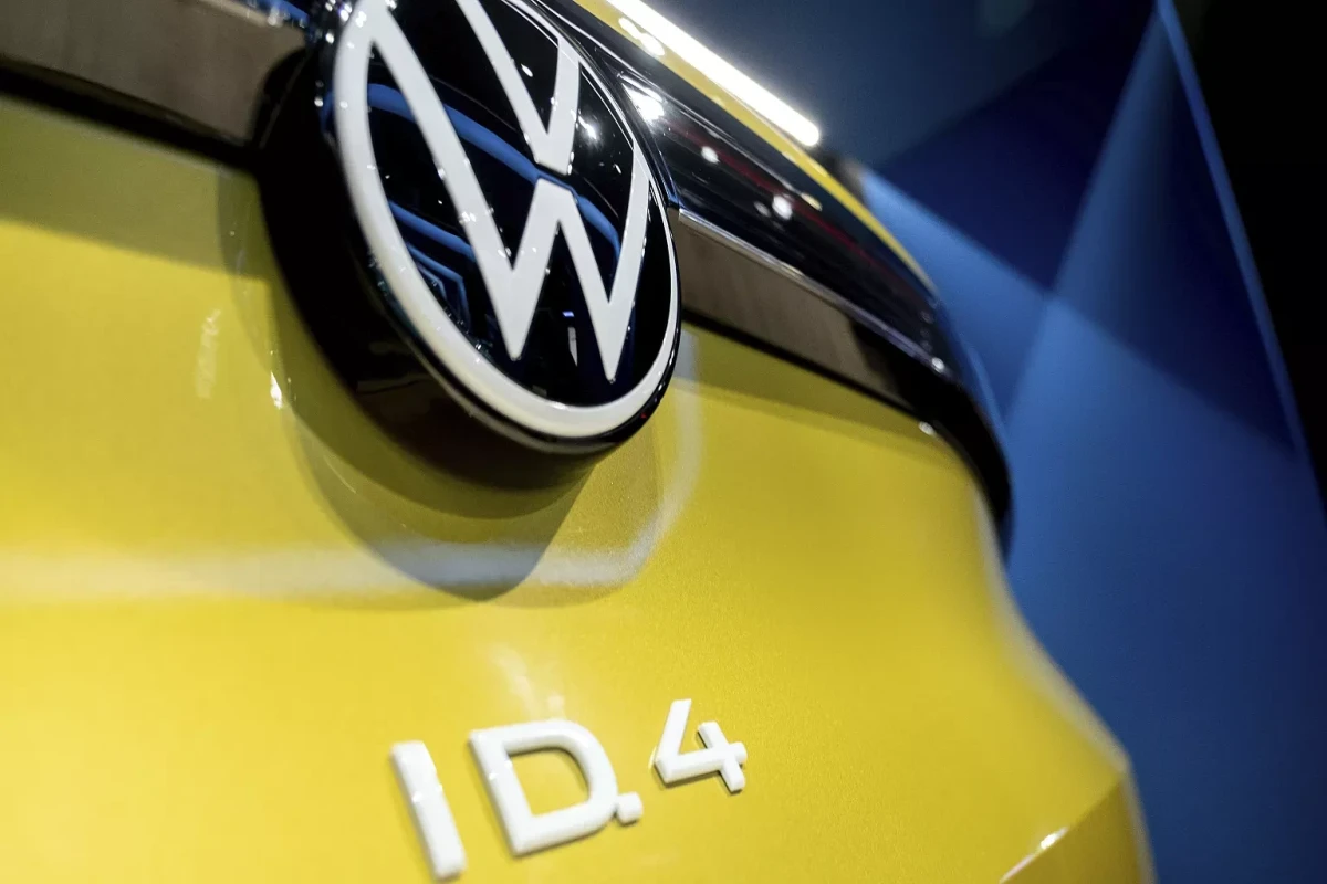 Volkswagen сохраняет лидерство в Германии, гибриды — в ЕС