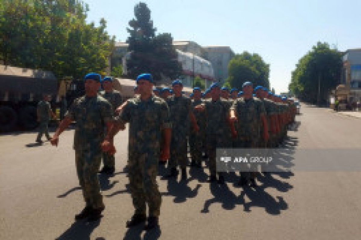 В Гяндже проходит военный марш в честь 107-летия ВС Азербайджана-ФОТО 
